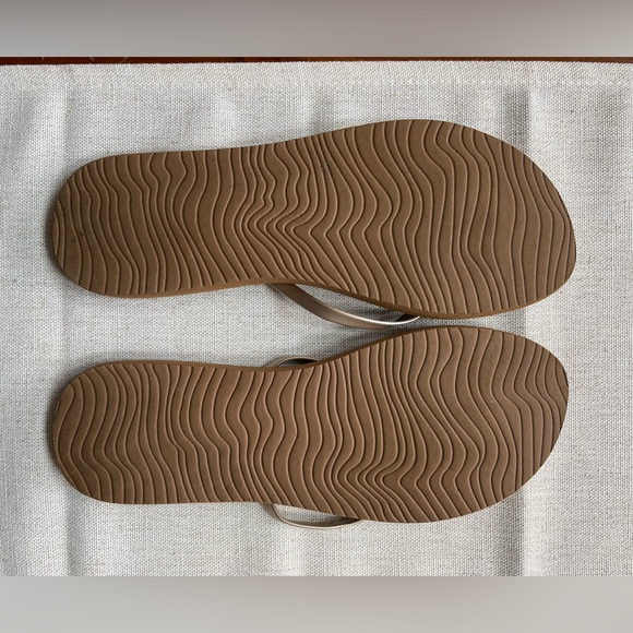 Reef Tan Sandals Minimalist Design Casual Wear - Picture 3 of 5